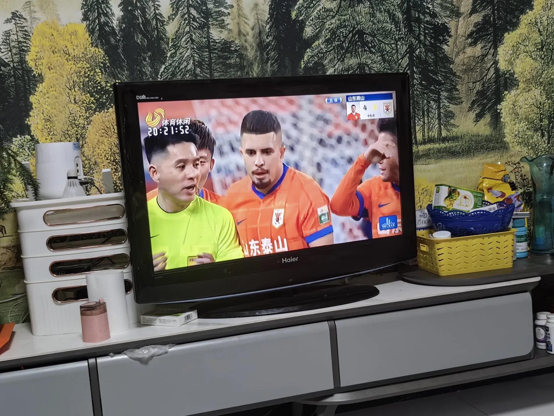 开云体育官网登录-山东泰山训练开放日，今晨单刀错失引欢呼，中超在即，球探报告显示潜力