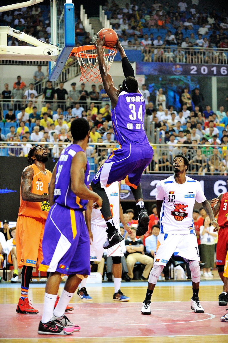 开云体育网站-转折点克里夫兰骑士绝杀压哨；NBA季后赛窗口期攻防权衡；引发热议；轮换策略成焦点